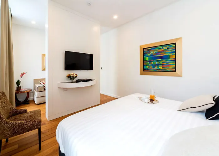 900 Piazza Del Popolo Bed & Breakfast